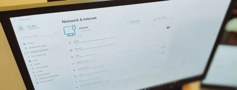 Desktop-Monitor-mit-Windows-Netzwerkkonfiguration